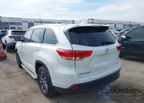 2017 Toyota Highlander Xle z USA, uszkodzony, nr VIN 5TDKZRFHXHS189801